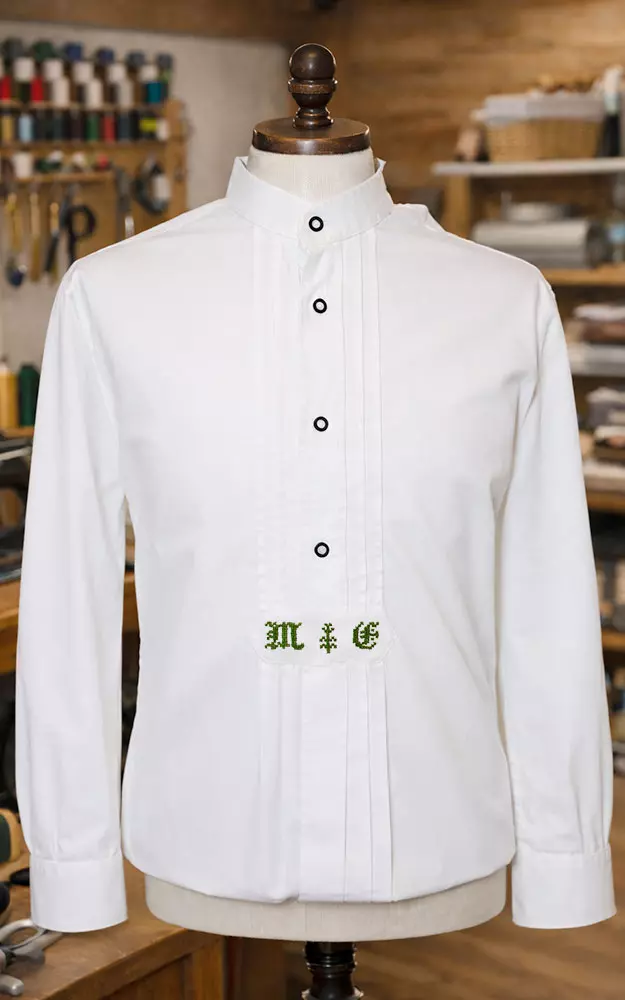 Monogramm - Hemd besticken per Hand